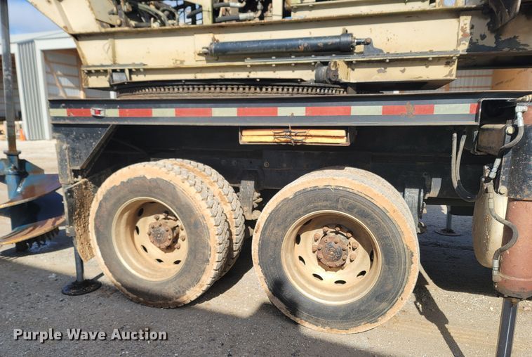 image for item LN9756 1999 Peterbilt 378  pressure digger derrick truck