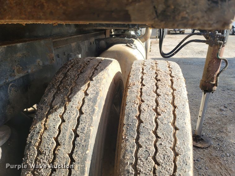 image for item LN9756 1999 Peterbilt 378  pressure digger derrick truck