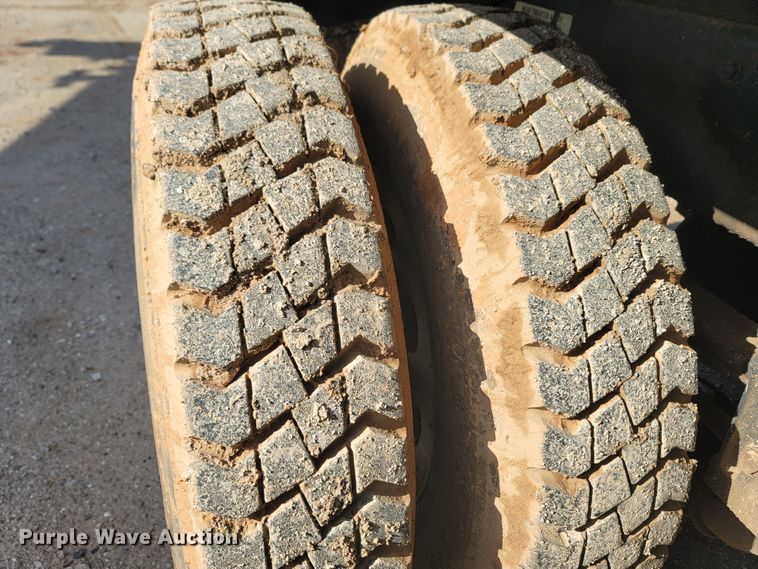 image for item LN9756 1999 Peterbilt 378  pressure digger derrick truck