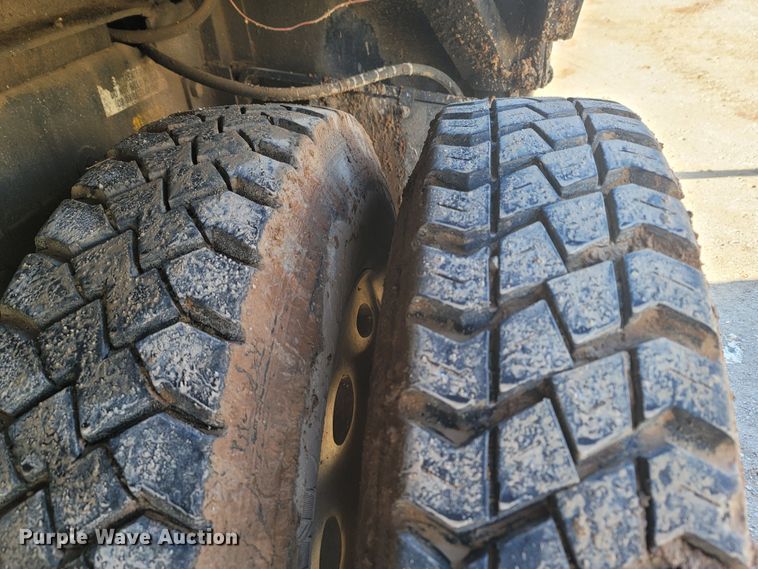 image for item LN9756 1999 Peterbilt 378  pressure digger derrick truck