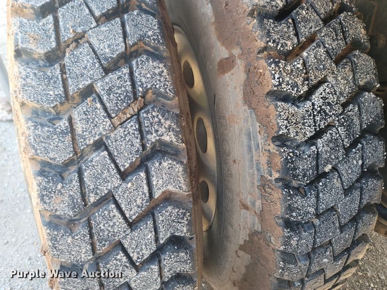 image for item LN9756 1999 Peterbilt 378  pressure digger derrick truck