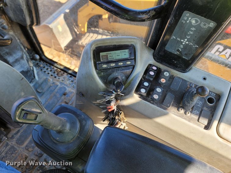 image for item LN9758 2014 Caterpillar 963D  track loader