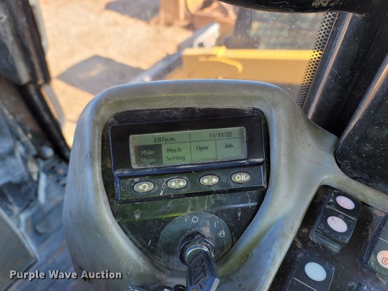 image for item LN9758 2014 Caterpillar 963D  track loader