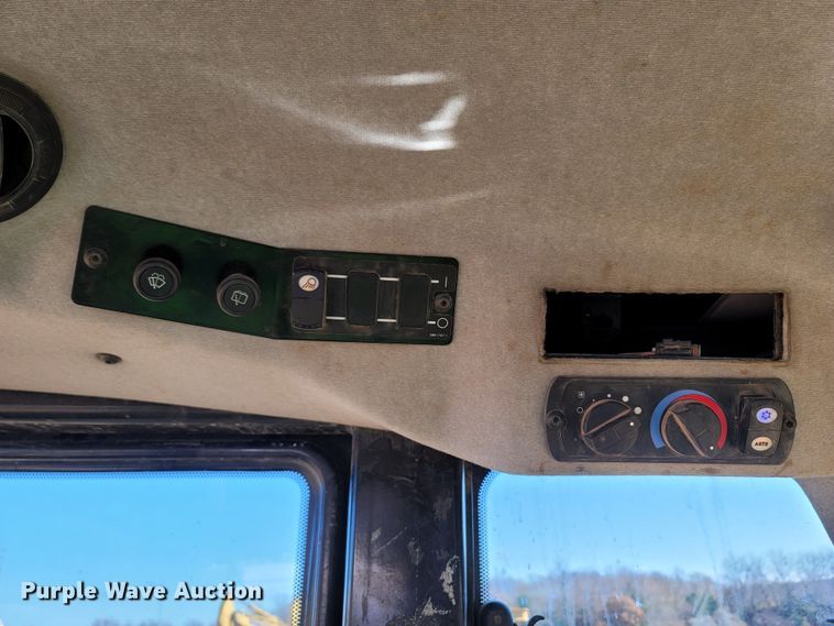 image for item LN9758 2014 Caterpillar 963D  track loader