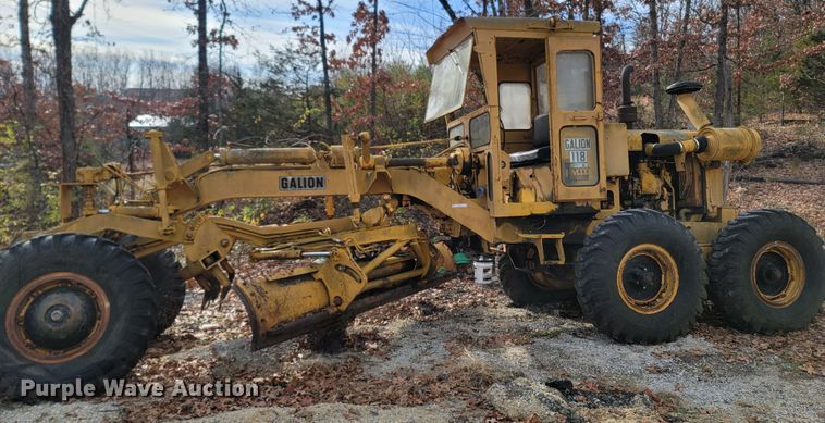 image for item LN9777 1968 Galion 118 Series B  rigid frame motor grader