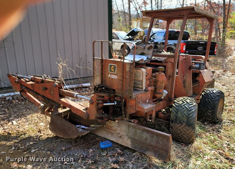 image for item LN9779 1982 Ditch Witch R30  trencher