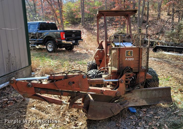 image for item LN9779 1982 Ditch Witch R30  trencher