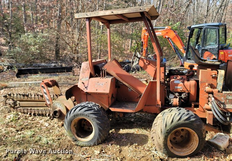 image for item LN9779 1982 Ditch Witch R30  trencher