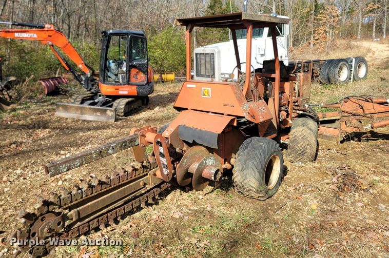 image for item LN9779 1982 Ditch Witch R30  trencher