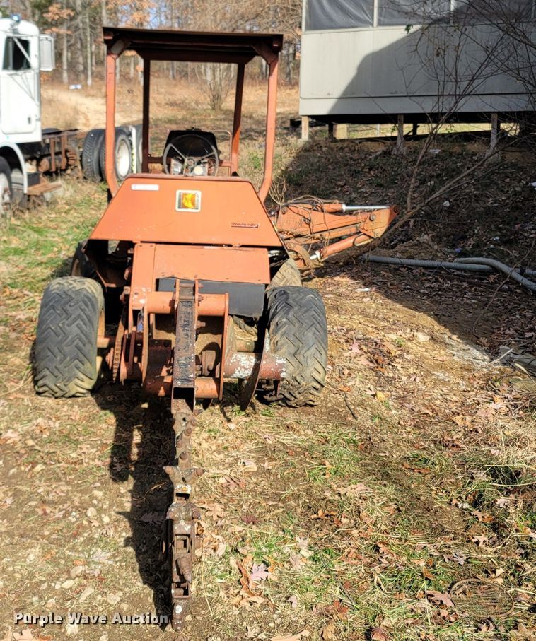 image for item LN9779 1982 Ditch Witch R30  trencher