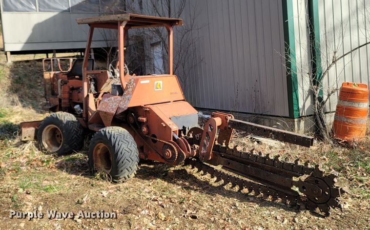 image for item LN9779 1982 Ditch Witch R30  trencher