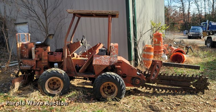 image for item LN9779 1982 Ditch Witch R30  trencher