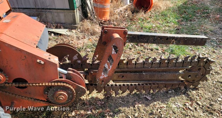image for item LN9779 1982 Ditch Witch R30  trencher