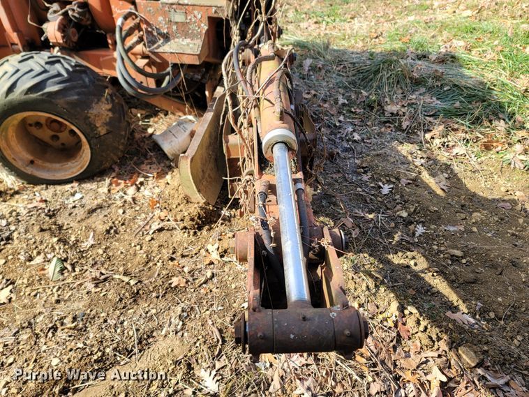 image for item LN9779 1982 Ditch Witch R30  trencher