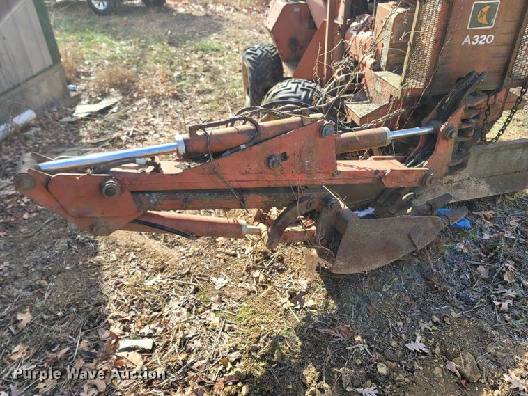 image for item LN9779 1982 Ditch Witch R30  trencher
