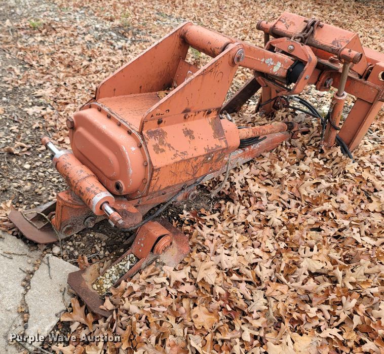 image for item LN9779 1982 Ditch Witch R30  trencher
