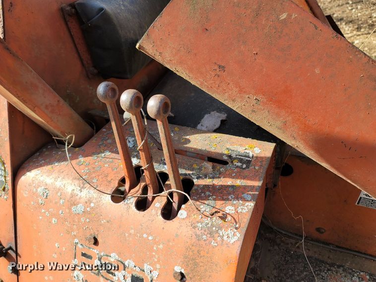 image for item LN9779 1982 Ditch Witch R30  trencher