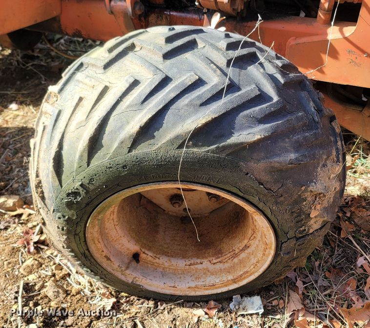 image for item LN9779 1982 Ditch Witch R30  trencher