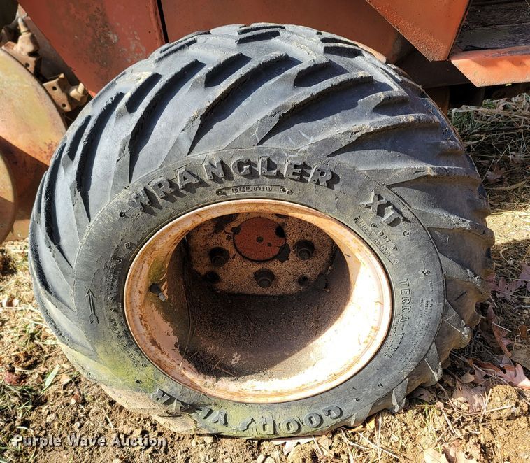 image for item LN9779 1982 Ditch Witch R30  trencher