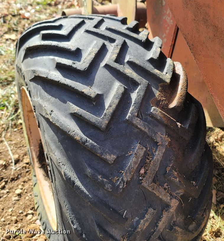 image for item LN9779 1982 Ditch Witch R30  trencher