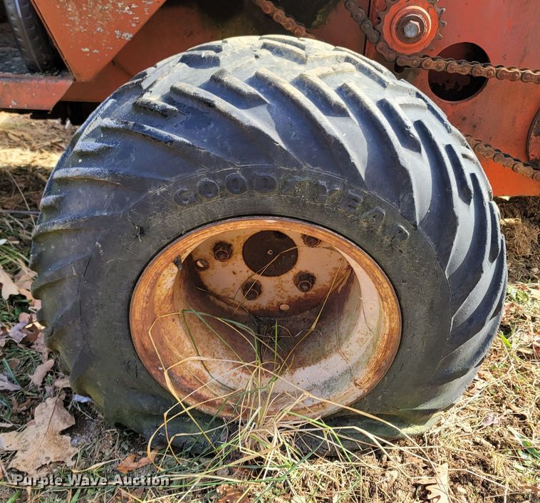 image for item LN9779 1982 Ditch Witch R30  trencher