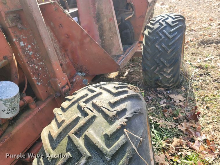 image for item LN9779 1982 Ditch Witch R30  trencher