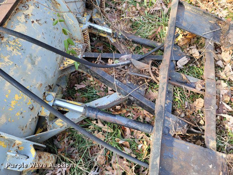 image for item LN9781 Fisher Minute Mount  92"W skid steer snow plow