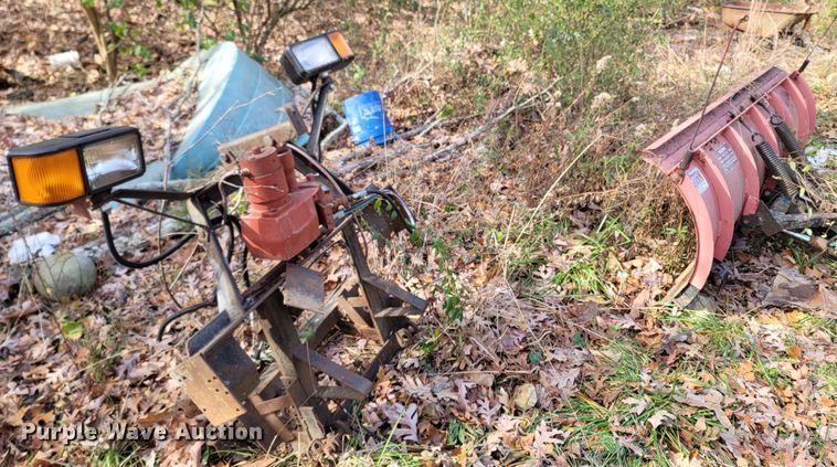 image for item LN9782 Western Pro Plow 60381  snow plow