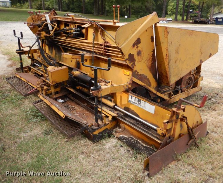 image for item LS9899 LeeBoy  paver