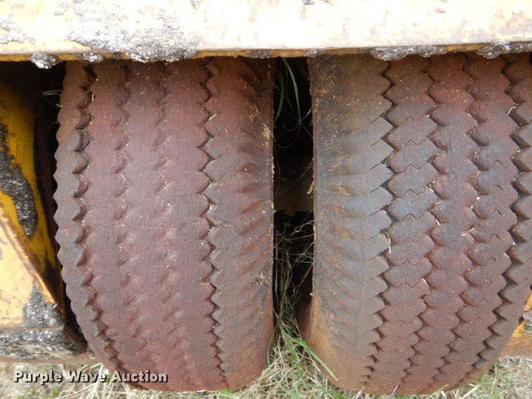 image for item LS9899 LeeBoy  paver