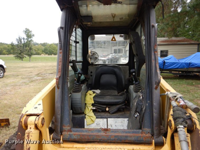 image for item LS9900 2007 Komatsu SK1020  skid steer loader