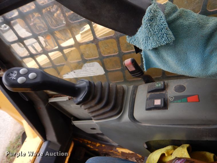 image for item LS9900 2007 Komatsu SK1020  skid steer loader