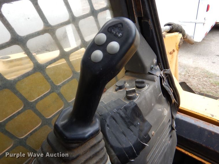 image for item LS9900 2007 Komatsu SK1020  skid steer loader