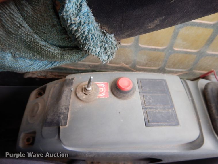 image for item LS9900 2007 Komatsu SK1020  skid steer loader