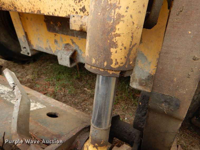 image for item LS9900 2007 Komatsu SK1020  skid steer loader