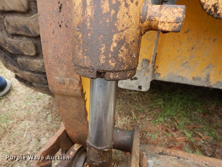 image for item LS9900 2007 Komatsu SK1020  skid steer loader