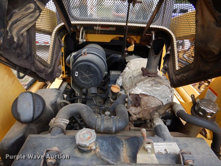 image for item LS9900 2007 Komatsu SK1020  skid steer loader