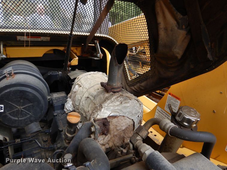 image for item LS9900 2007 Komatsu SK1020  skid steer loader