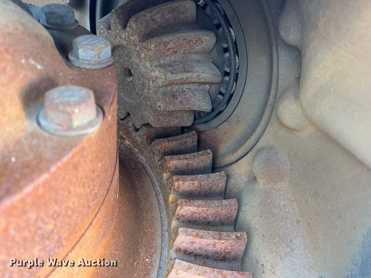 image for item LW9138 Caterpillar  drivetrain parts