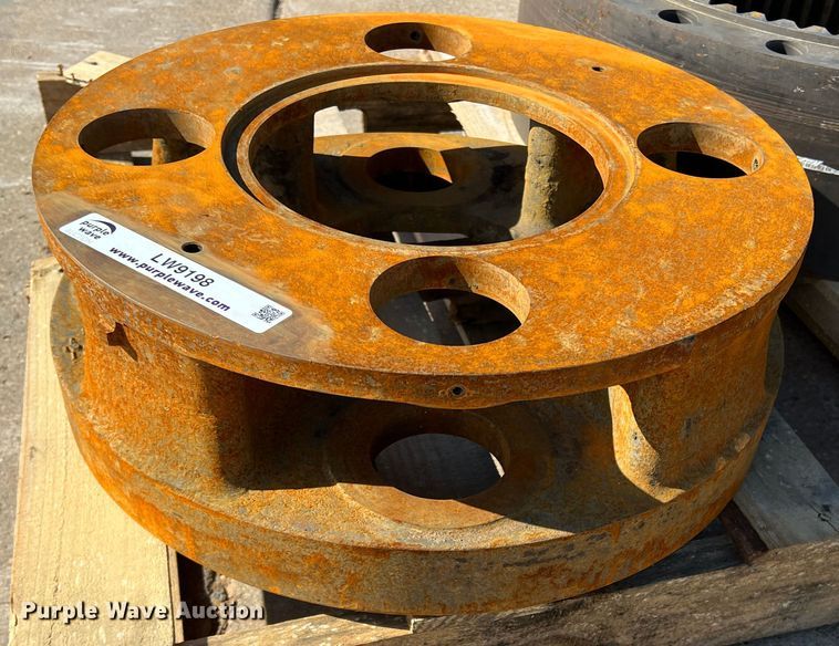 image for item LW9198 Caterpillar  carrier