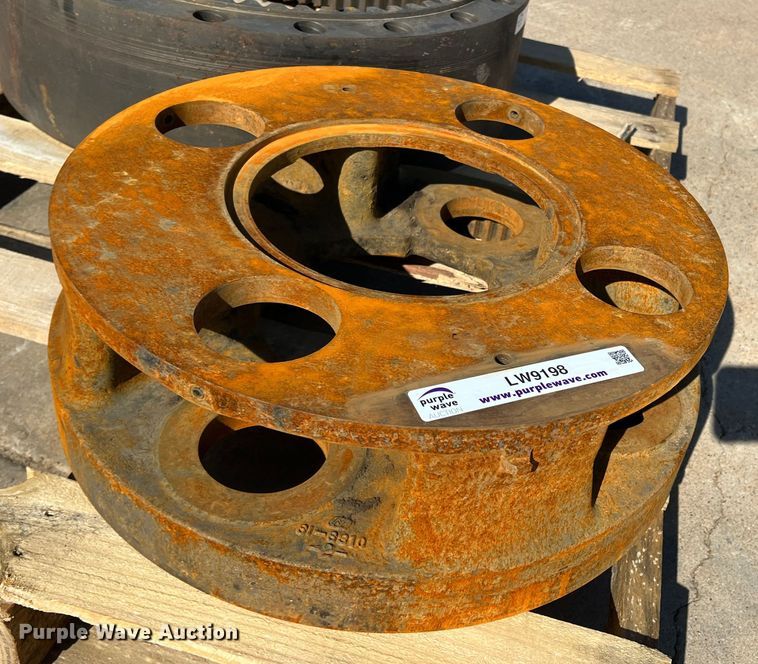 image for item LW9198 Caterpillar  carrier