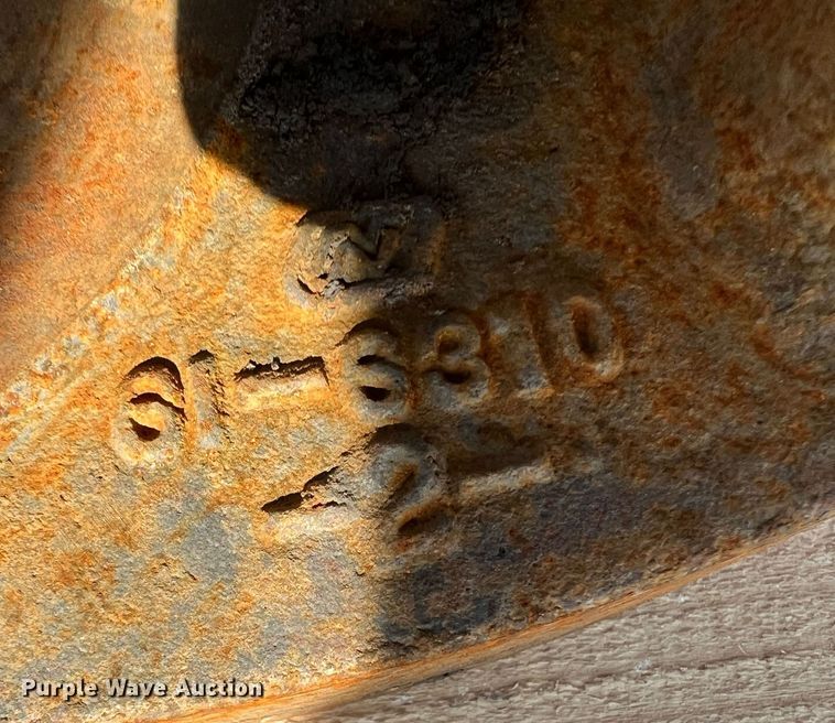 image for item LW9198 Caterpillar  carrier