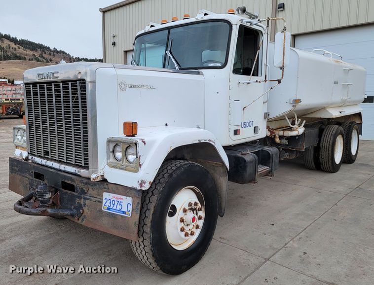 image for item ME9564 1986 GMC  water truck