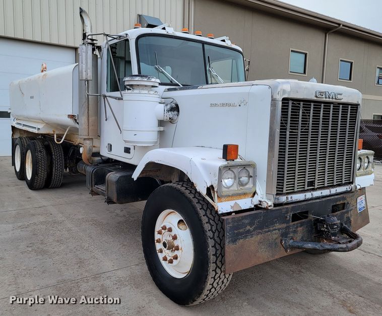image for item ME9564 1986 GMC  water truck