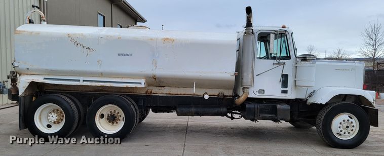 image for item ME9564 1986 GMC  water truck