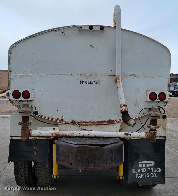 image for item ME9564 1986 GMC  water truck