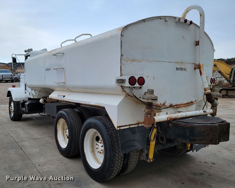 image for item ME9564 1986 GMC  water truck
