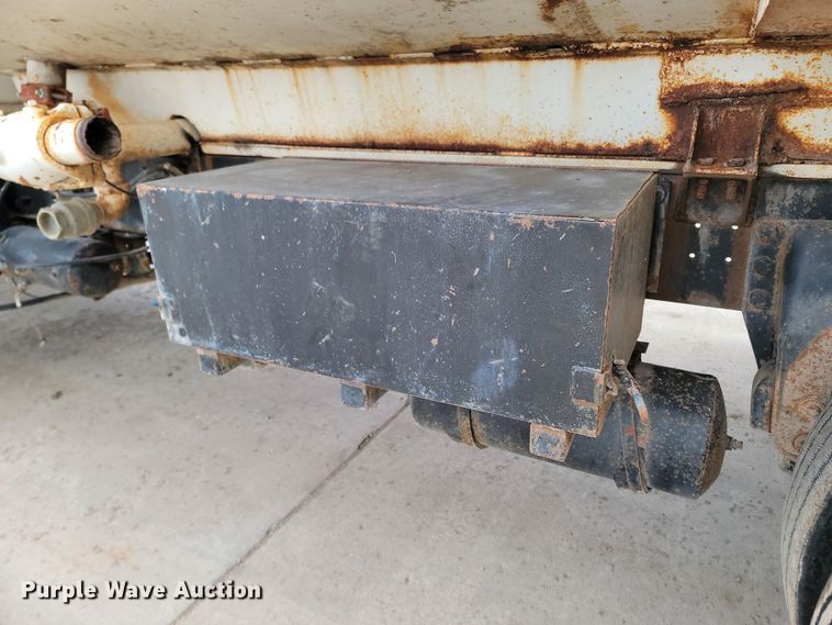 image for item ME9564 1986 GMC  water truck