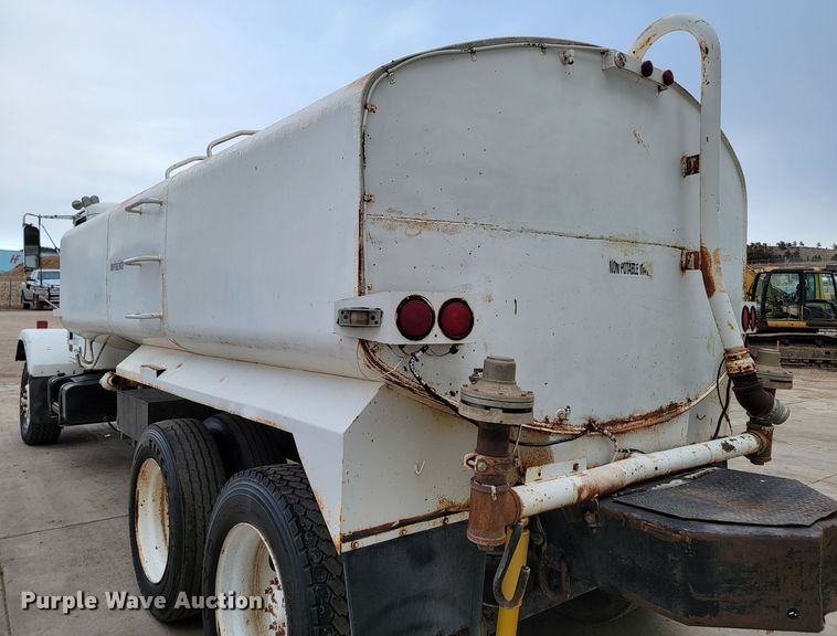image for item ME9564 1986 GMC  water truck