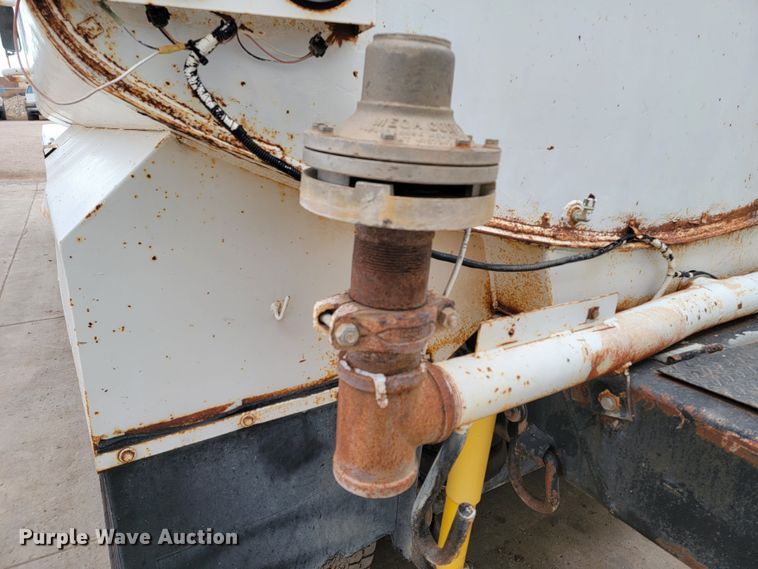 image for item ME9564 1986 GMC  water truck